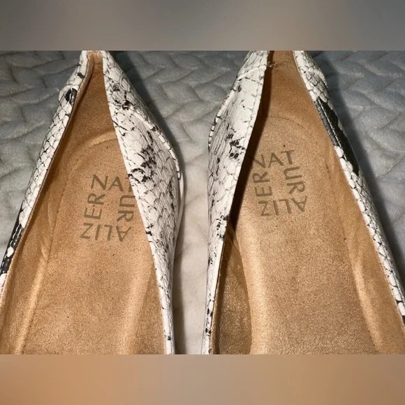 NATURALIZER Ranger Loafer in Alabaster Snake Size: 6 - Picture 4 of 11